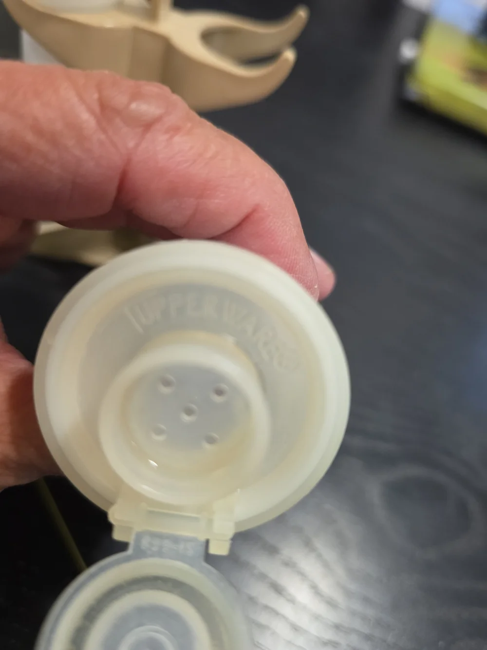 Tupperware salt pepper